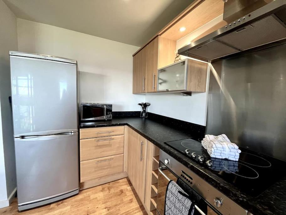 Beachfront Bliss With Spectacular Views Llanelli Exterior photo