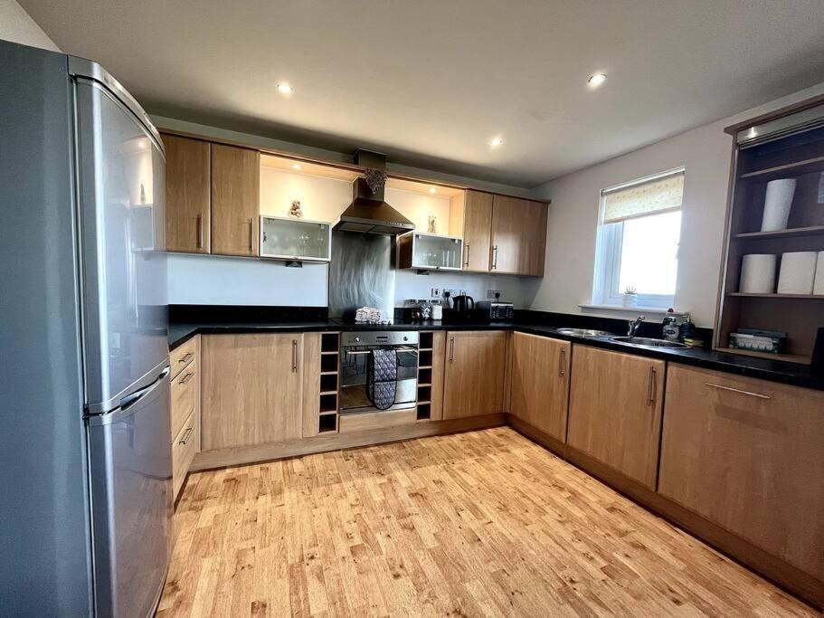 Beachfront Bliss With Spectacular Views Llanelli Exterior photo