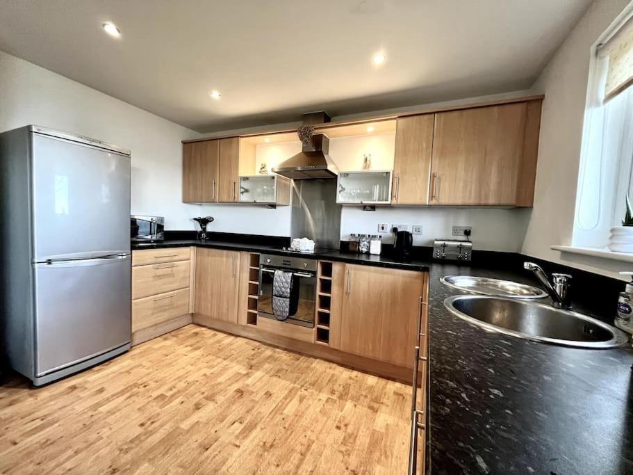 Beachfront Bliss With Spectacular Views Llanelli Exterior photo
