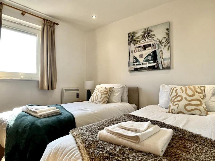 Beachfront Bliss With Spectacular Views Llanelli Exterior photo