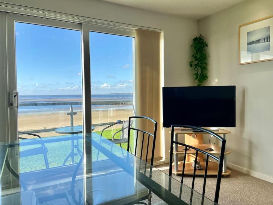 Beachfront Bliss With Spectacular Views Llanelli Exterior photo